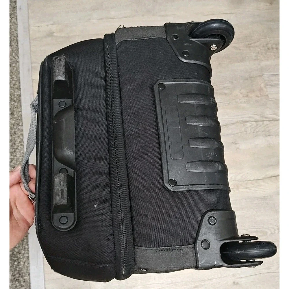 Oakley Tactical Rolling Suitcase Black Quilted Luggage Large Travel Bag 26x14x10